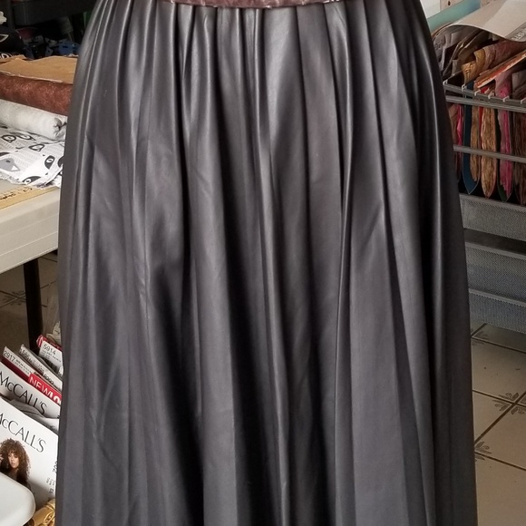Zara Skirt Faux Leather X Small - Picture 2 of 7
